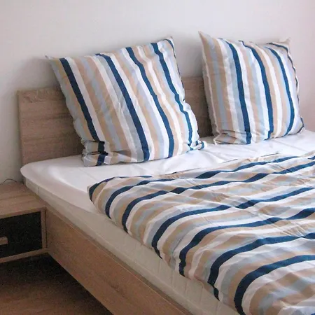 Oeker - Stadtvilla Og Lägenhet Grömitz