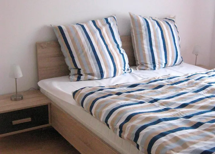 Oeker - Stadtvilla Og Lägenhet Grömitz